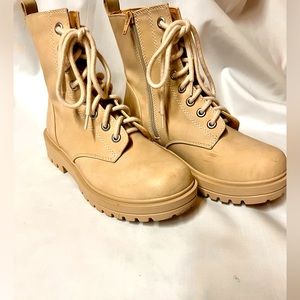 SHEIN light beige combat boot, size 9.